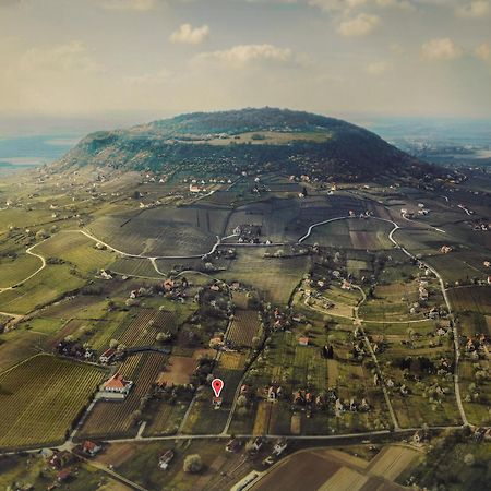 Jera Pince Es Vendeghaz Villa Somlovasarhely Buitenkant foto